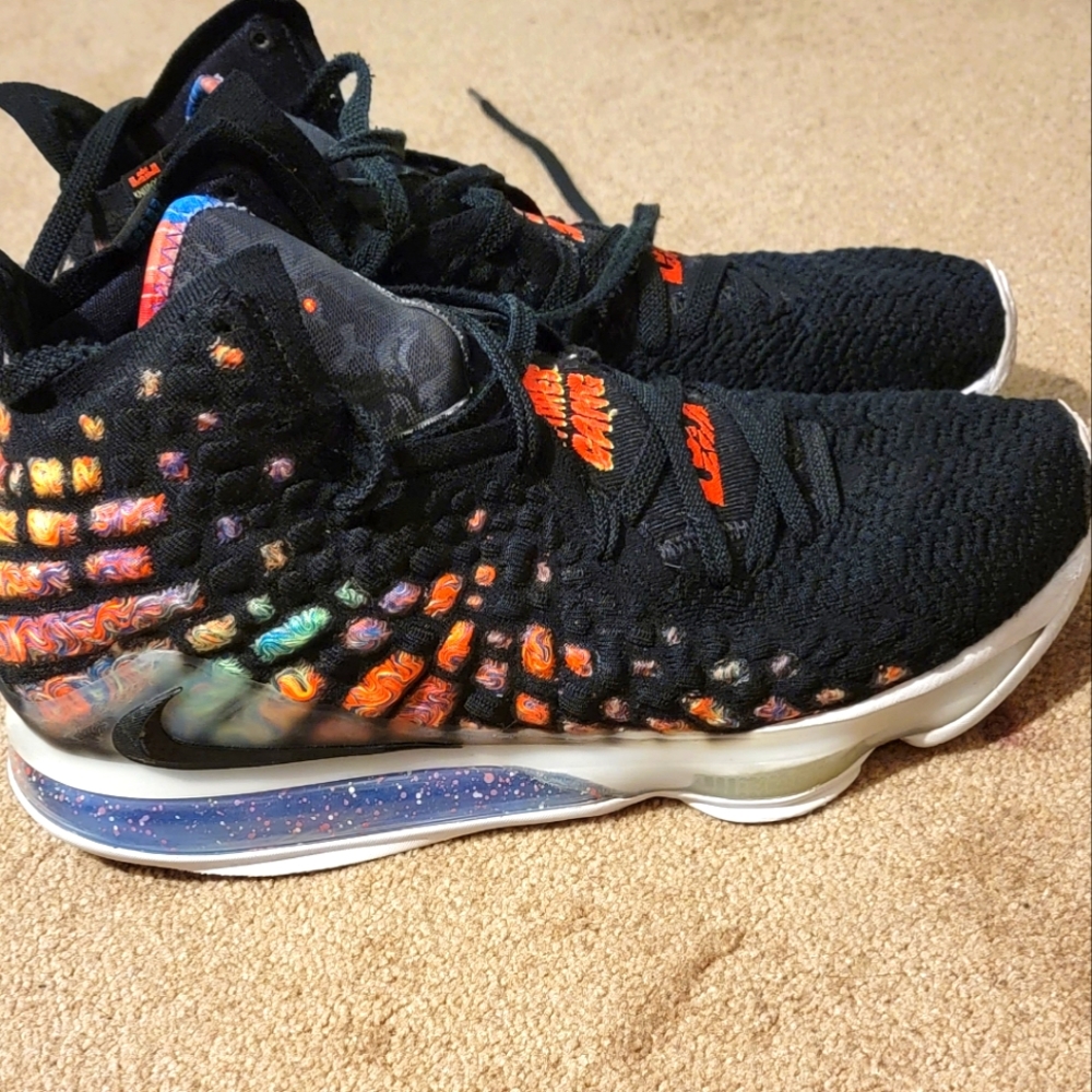 Lebron 17's Basketball sneaker